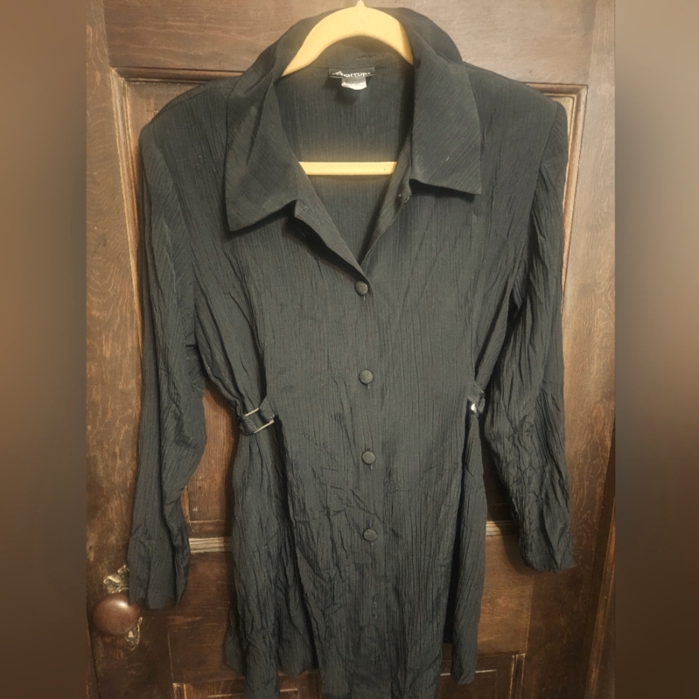 VTG.LIGHTWEIGHT JKT. CRINKLED,SHOULDER PADS,TIES IN BACK.COOL HARDWARE.USA MADE.